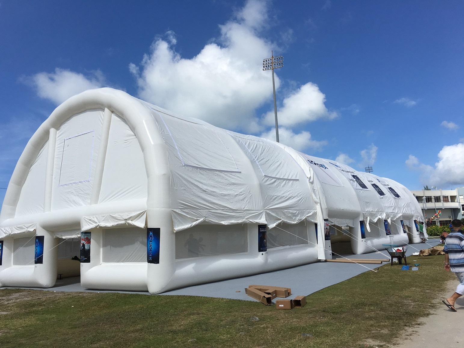 Inflatable frame structure tent Seyshelles