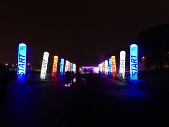  Glowing inflatable columns with printed logos	