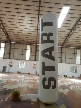  Glowing inflatable columns with printed logos	