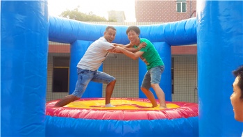  The Gradiator arena and boxing ring inflatable	