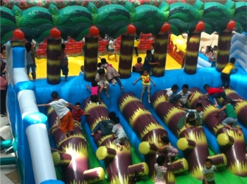  The King Kong Inflatable Forest Adventure Obstacle	