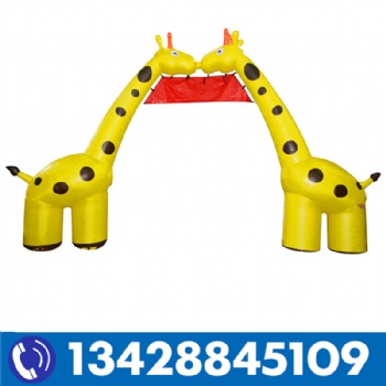  Kissing Giraffes Cute Inflatable Animal Arch With Printed Banner For Promotion	
