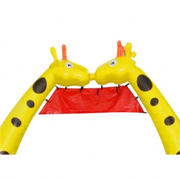  Kissing Giraffes Cute Inflatable Animal Arch With Printed Banner For Promotion	