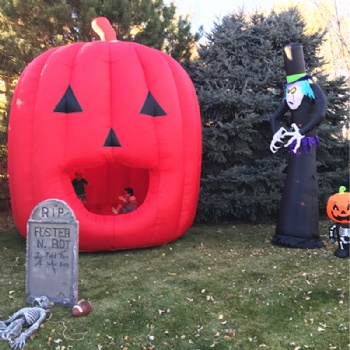  Enormous jack-o-lantern halloween	