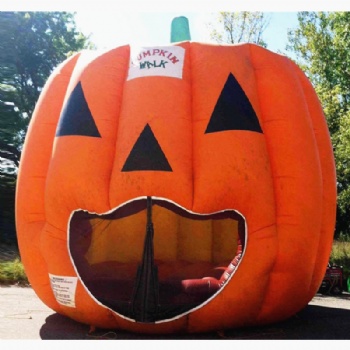  Enormous jack-o-lantern halloween	