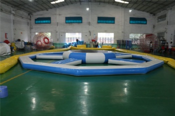  Kids circle hunting inflatable water floating trampoline maze games	