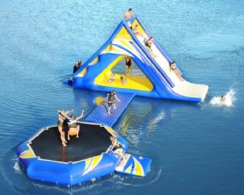  Kids circle hunting inflatable water floating trampoline maze games	