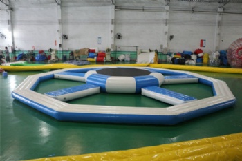  Kids circle hunting inflatable water floating trampoline maze games	